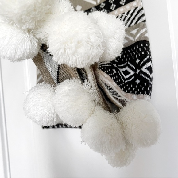 BNWOT Winter Scarves/ Wrap - Picture 4 of 4